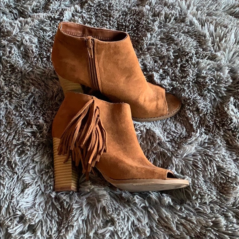 EXPRESS CAMEL HEELED BOOTIE